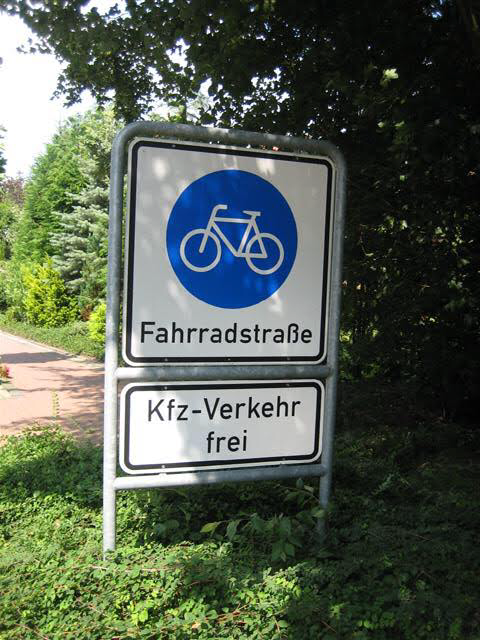 Fahrradstra&szlig;e vergleichbar mit der Spielstra&szlig;e f&uuml;r Kinder